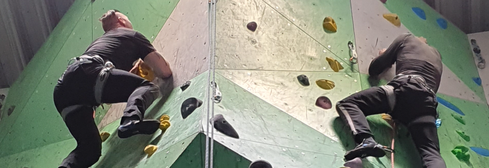 Klatretrening i Sandslihallen